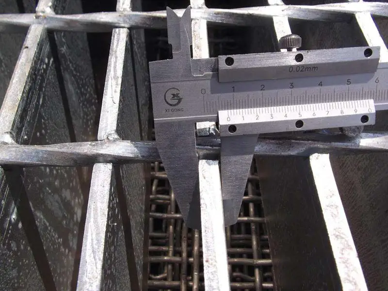 Heavy-Duty Steel Grating