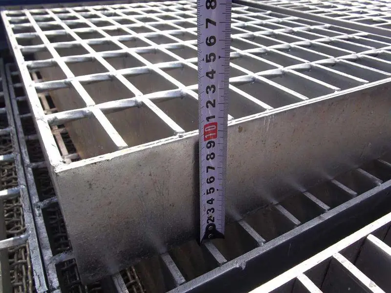 Heavy-Duty Steel Grating